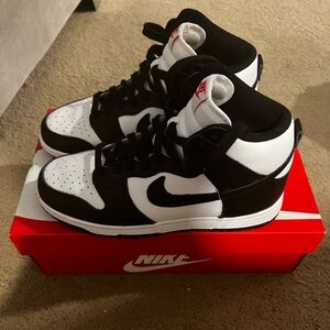Women’s Nike Panda Dunks